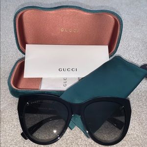 NWOT never worn Gucci sunglasses